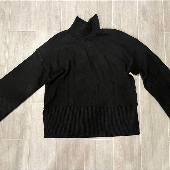 NWT Banana Republic Sweater - Picture 4 of 5